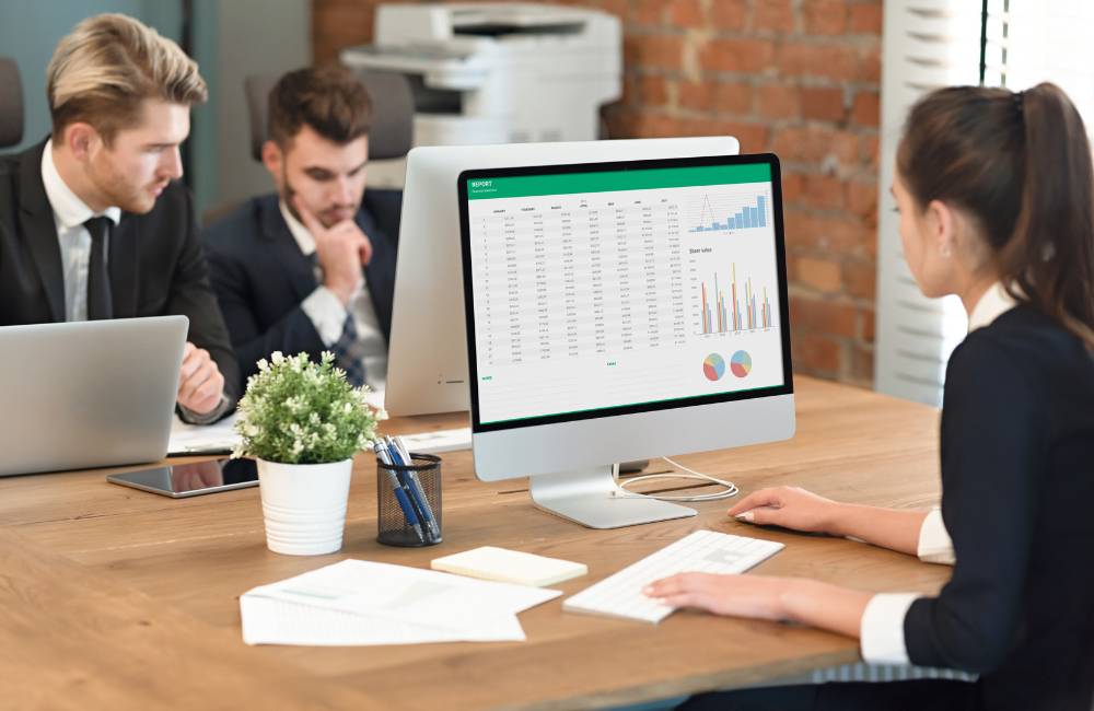 Best Outsource Bookkeeping Services for US companies team working